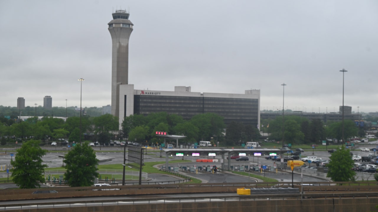 FAA Tech Outage: Air Traffic Controllers' Urgent Reactions