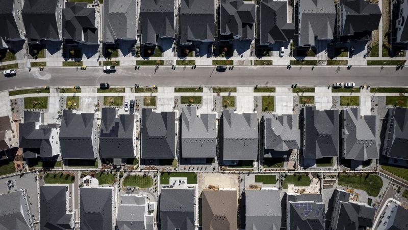 Real Estate Giants Battle For Private Listings