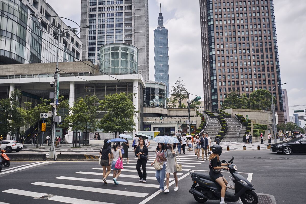 Taiwan's Soaring Currency: Life Insurers Summoned